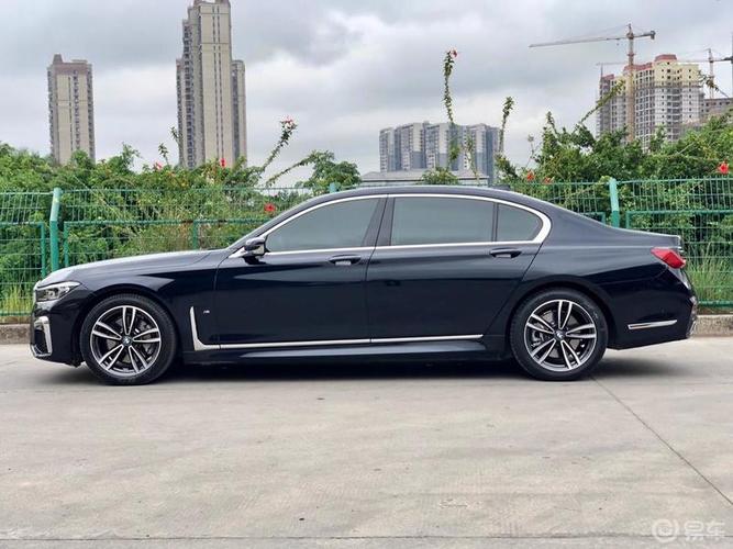 很豪华的宝马740li