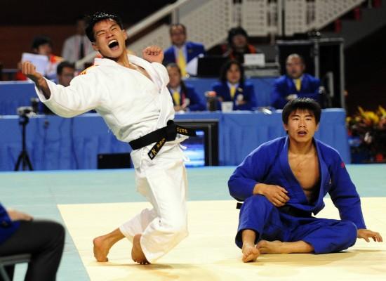 图文-全运会男子柔道66公斤级 马端斌激动不已