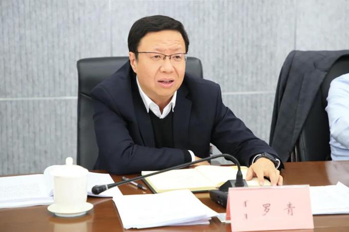 罗青参加政协锡林郭勒盟第十三届委员会第五次会议分组讨论