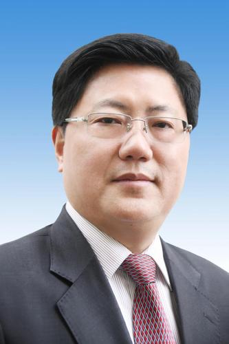 会议宣读了中共四川省委决定:何平同志任中共巴中市委书记.