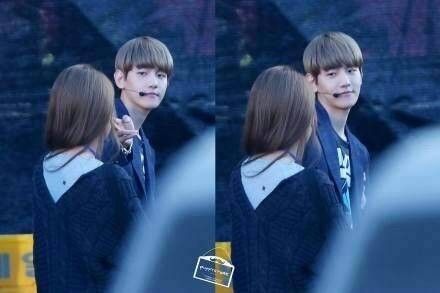 求解!伯贤和那女生什么关系,还是.