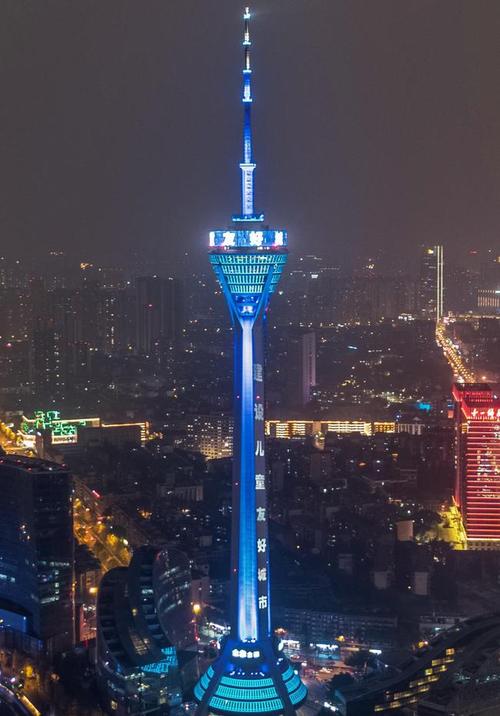 蓝色之光点亮天府熊猫塔向世界传递成都儿童友好的声音