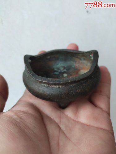 老铜香炉一个