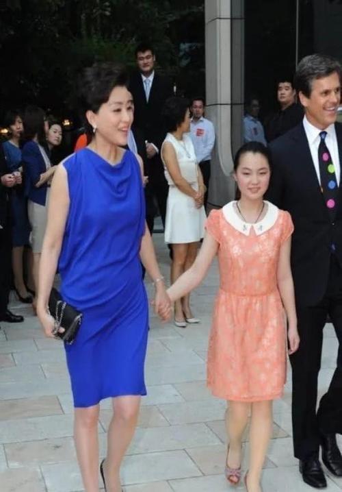 杨澜第一任丈夫的照片