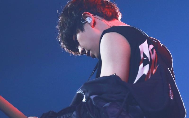 【朴灿烈】161127 灿烈电吉他solo高清focus exo_heartmouth
