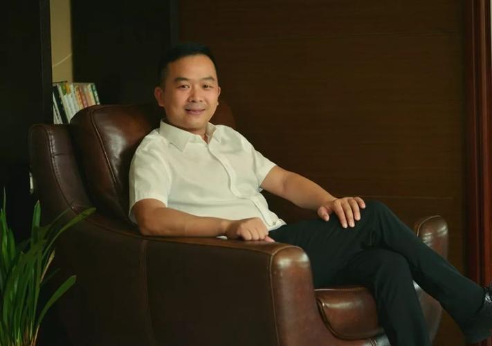 市青年创业促进会会长,万洋集团董事长