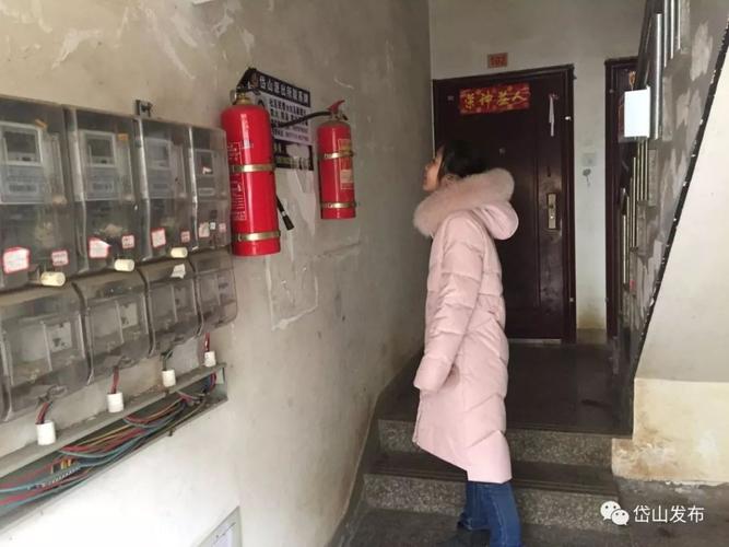 岱山社区开展楼道消防安全隐患排查