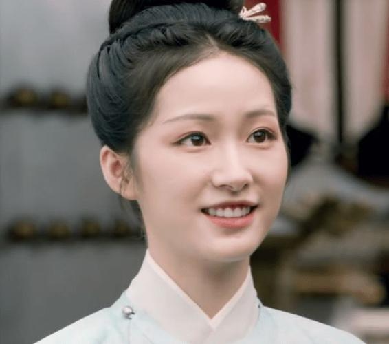 演员,在《与君歌》里饰演的是刘弥纱一角,上线几集后的表现还是非常