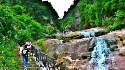  岳阳平江石牛寨地质公园1日游>湘潭往返 挑战高空玻璃桥 体验心跳