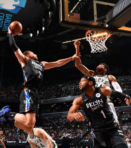 我们来看一组对手面对格里芬时的投篮数据:内线(小于6ft)命中率60.