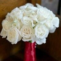 白色捧花头像,双手捧着花的图片头像_微信头像图片大全