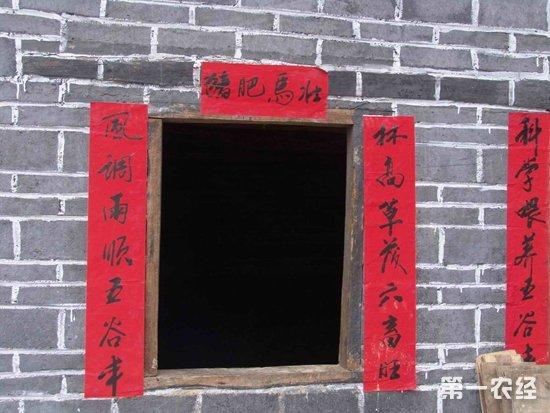 这也是农家对下一年的期许,从古到今,老祖宗留下了很多关于猪圈的对联