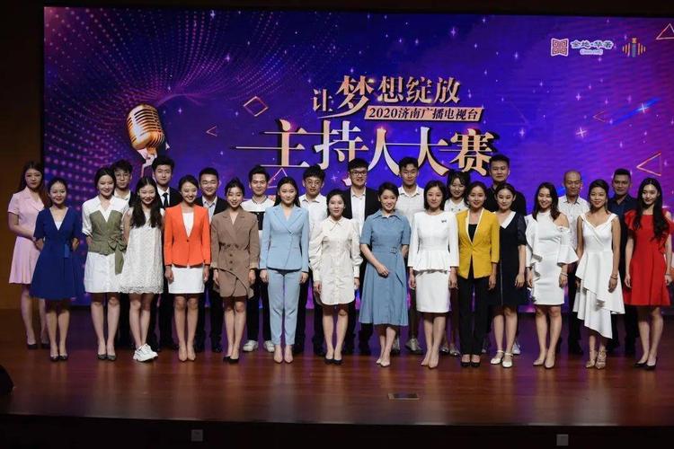 评委讨论,比赛现场半决赛01/088月1日,2020济南广播电视台主持人大赛