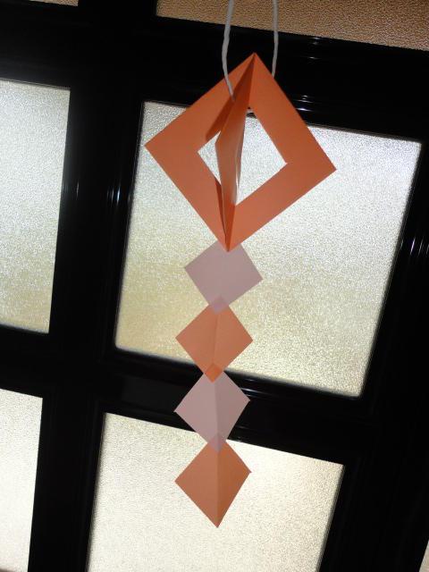 纸艺装饰小挂饰 折纸钻石挂饰制作图解