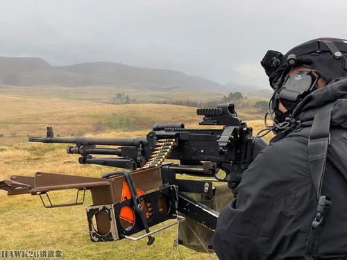 英国警察与海军联合训练使用中口径机枪射击只是因为身份太特殊