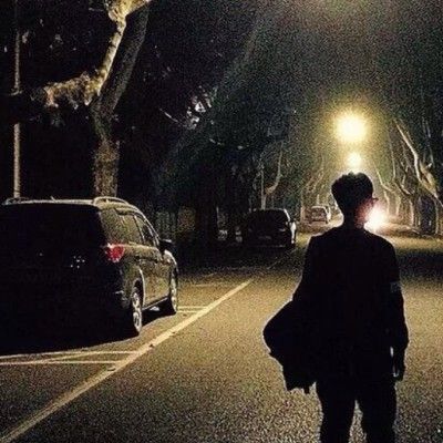 黑夜背影男生头像