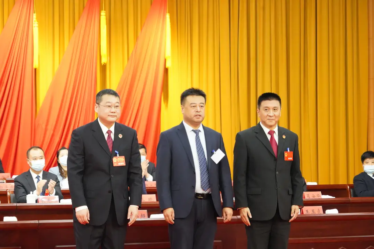 周鹏飞当选为泰山区人民政府区长;朱光胜,房宝玉,张玲,朱