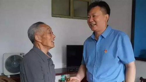新县县委常委,组织部长黄永林看望慰问部分离退休干部