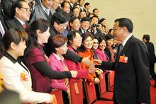 2009年1月18日,时任湖北省委书记罗清泉看望谢圣明等光谷企业家.