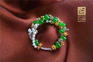 【方寸之间】冰种帝皇绿群镶翡翠葫芦多用胸针