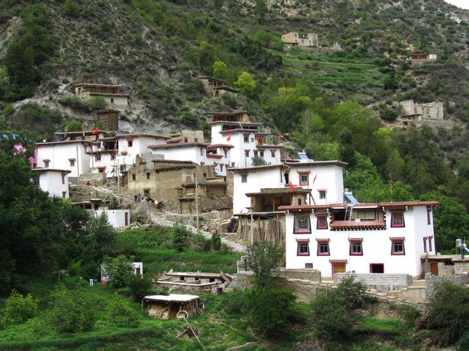 享有盛誉的"中国民间文化艺术之乡",位于甘孜藏族自治州得荣县最南端