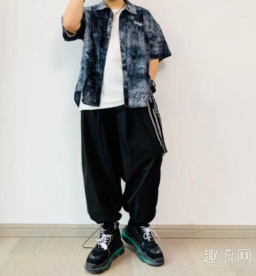 微胖男生穿衣搭配秋季 微胖男生适合什么风格的衣服