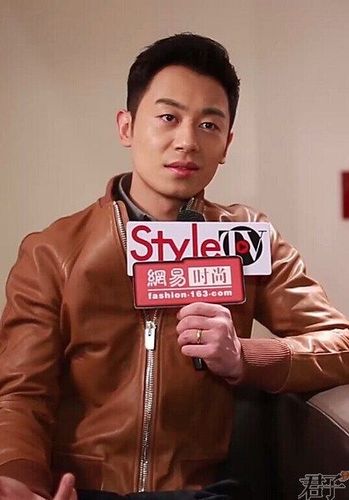 朱亚文首战男装周回顾硬朗造型突围小鲜肉