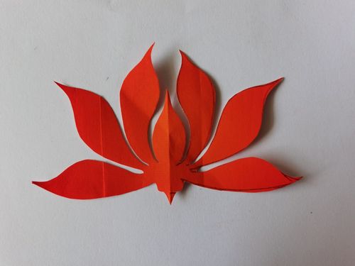 一二年级美术————剪纸《剪莲花(荷花)》