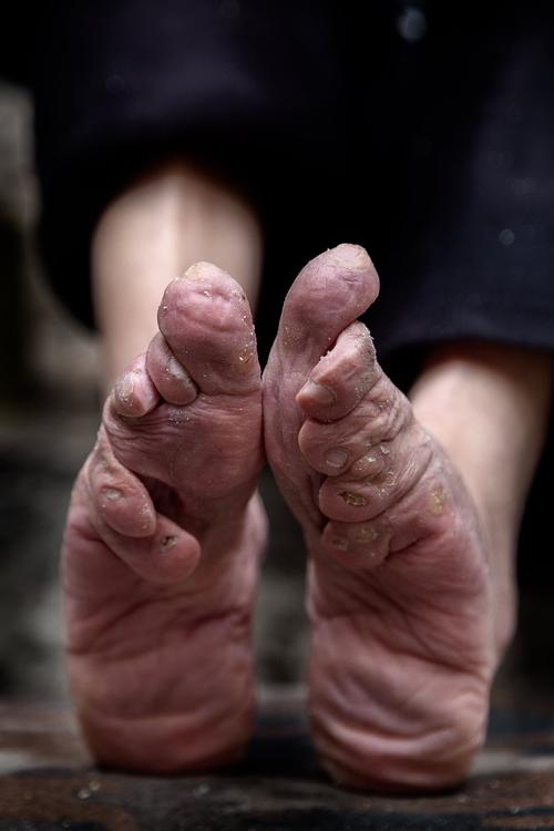 从缠足到直播带货——中国最年轻的小脚女人