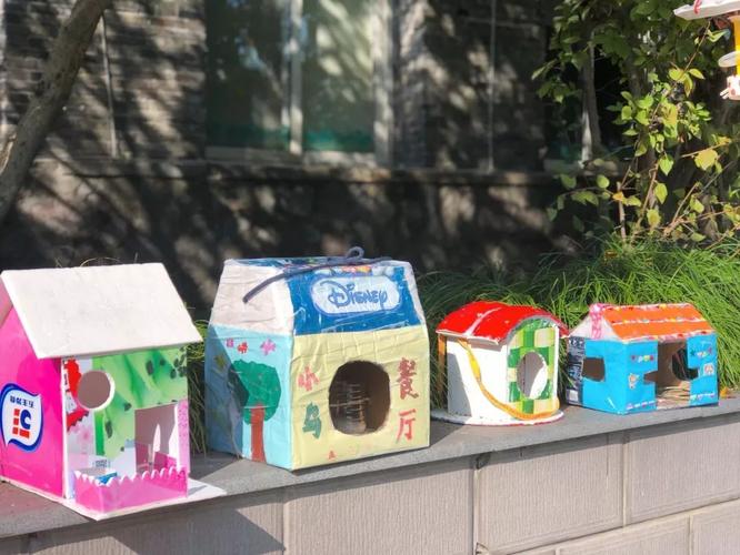 我想变成一只小鸟,钻进小朋友们制作的小鸟餐厅