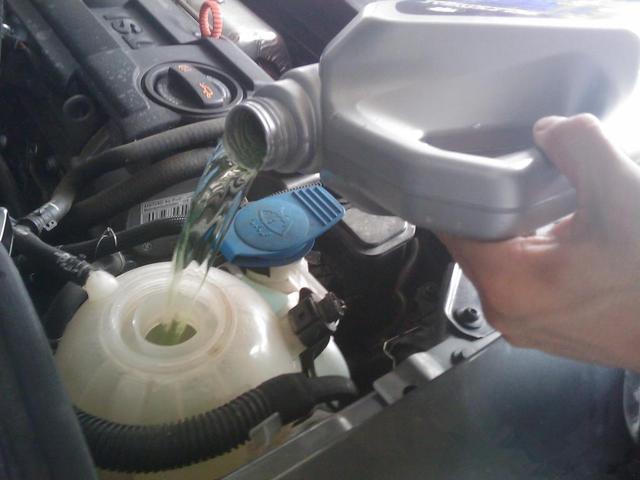 发动机冷却液更换方法及注意要点