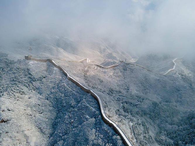 北京航拍雪后水关长城山舞银蛇银装素裹