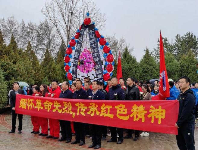 我县各界人士到县烈士陵园扫墓缅怀先烈 - 定边县人民