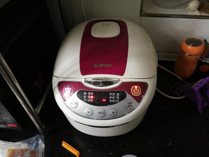 苏泊尔电饭煲煮饭时,没过多久就出现了eo的字样,怎么回事啊,维修费