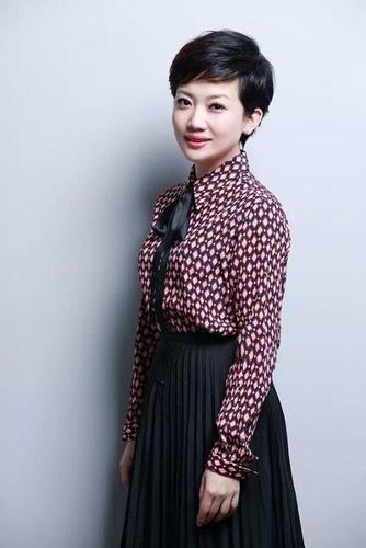 央视美女主持人王端端:气质优雅字如其人,婚姻状况却