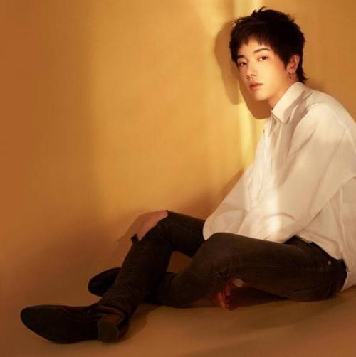 华晨宇个人资料介绍华晨宇家庭背景是怎样的呢