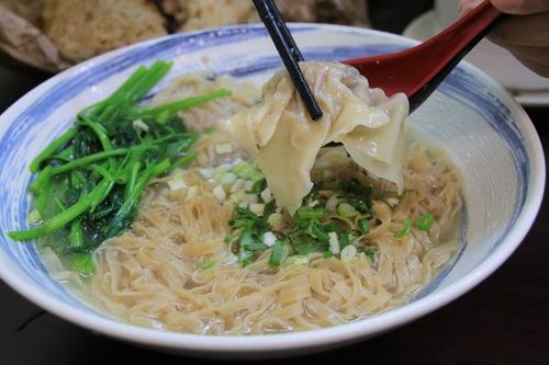 潮州辣椒酱超激推/铜锣湾xo秘酱/糯米鸡/腊肠鸡盅头饭/云吞水饺粗面