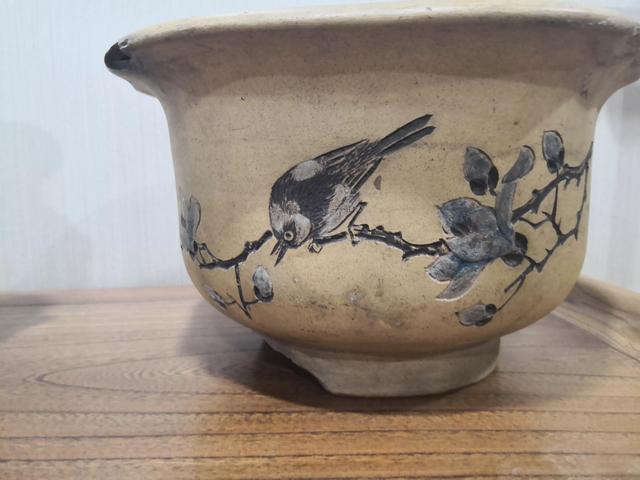 紫砂花盆赏析之四十四六七十年代粉浆点彩海棠盆