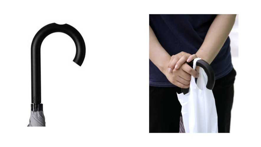 比如上图的这把伞,深泽直人发现,人们在车站等车时,会习惯将手提袋等