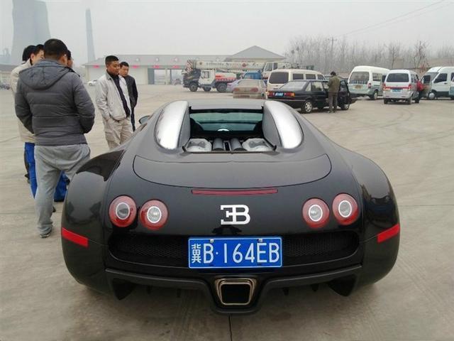 唐山也有两辆布加迪威龙, 一位车主非常低调, 一位车主热衷改车