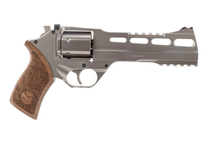 剑走偏锋的左轮手枪意大利的犀牛