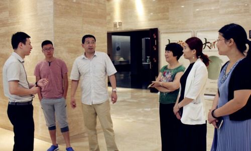 随州华夏博物馆胡久洲馆长一行参观金华市博物馆