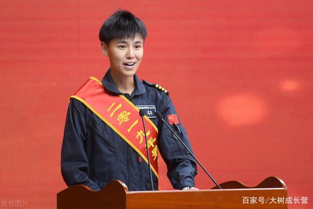 "最帅女飞行员"宋寅走进母校课堂,看见风雨彩虹,感悟酷与浪漫