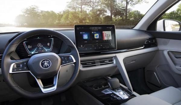 比亚迪宋pro和瑞虎7哪个好 宋pro配置丰富车身长达4.