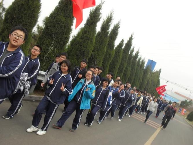 "缅怀革命先烈 弘扬民族精神"——蓬莱一中17级20班清明节活动