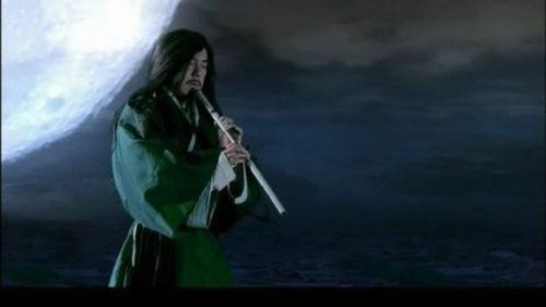 秋日,细雨霏霏,江湖杀手上路了,他喜欢在这样的氛围中杀人,冷凌而