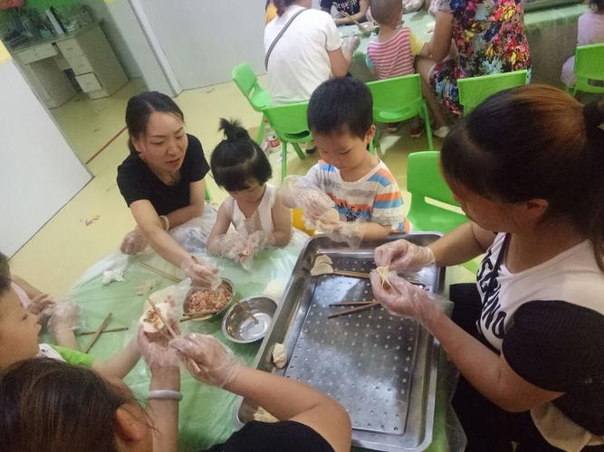 剑桥幼儿园包饺子亲子活动