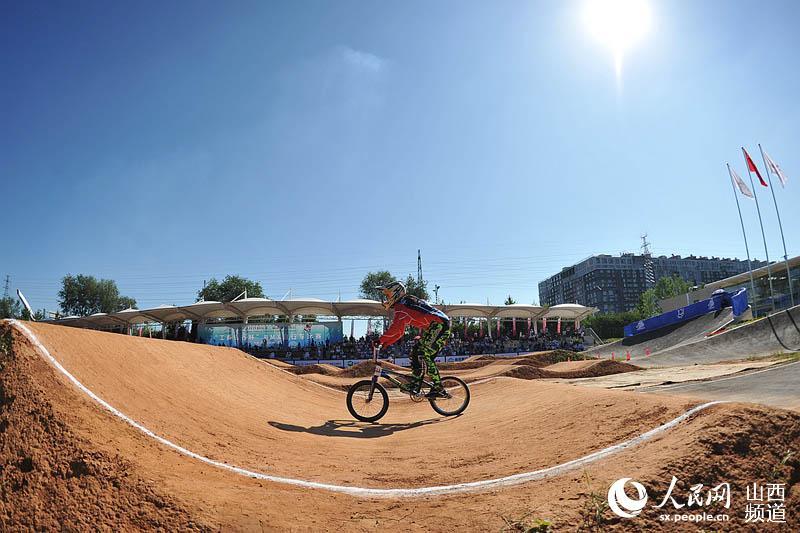 02  8月13日,二青会bmx小轮车泥地越野赛在太原小轮车场地开赛,运动员