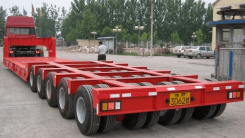 目前的重型平板车已实现了高度自动,全液压,计算机控制,不仅有适应超