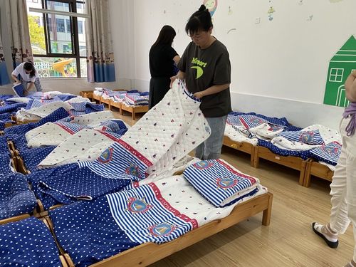 先锋幼儿园保育员技能比赛———叠被子
